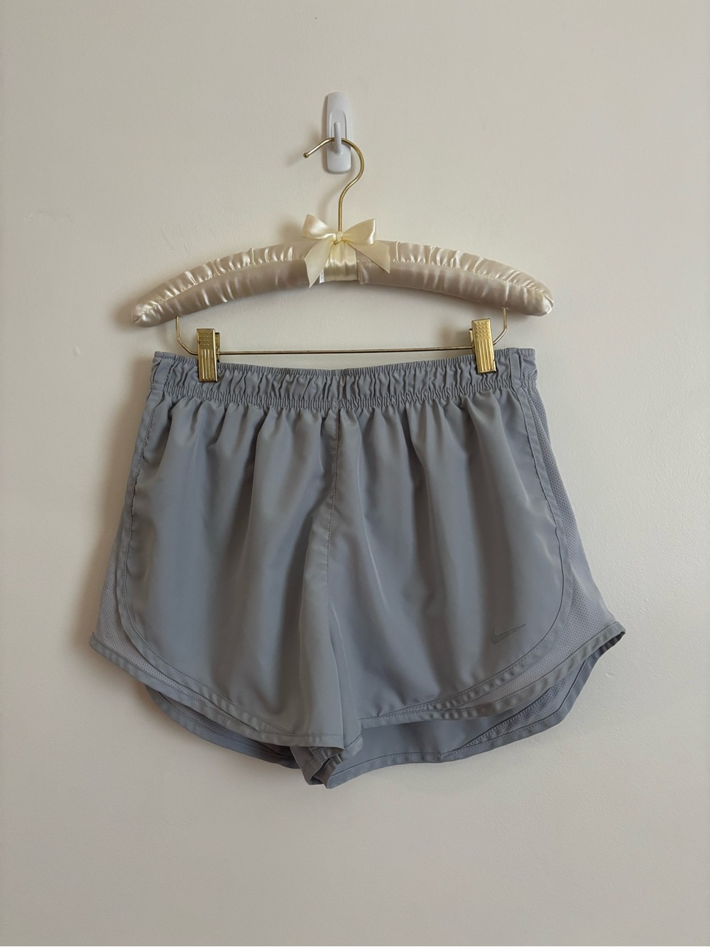Nike Light Gray Girls Running Shorts Sz Large